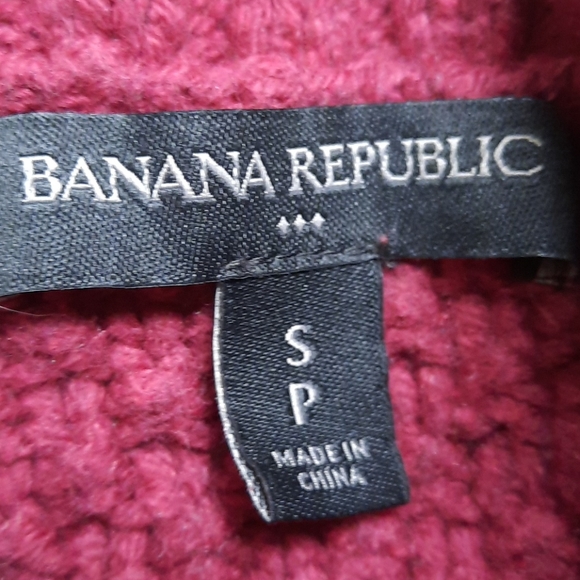 2 sweaters - Picture 2 of 3